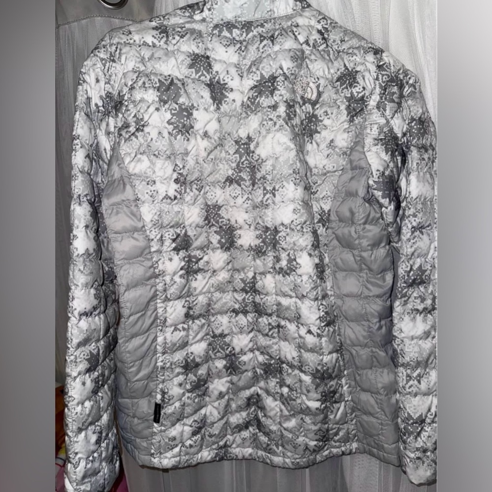 The North Face Kids Puffer Jacket - Gray and Pink - Picture 3 of 4